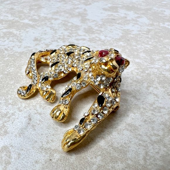 Vintage Gold Tone Cheetah Leopard Brooch Black Enamel Clear Rhinestones Red Eyes - Picture 3 of 8
